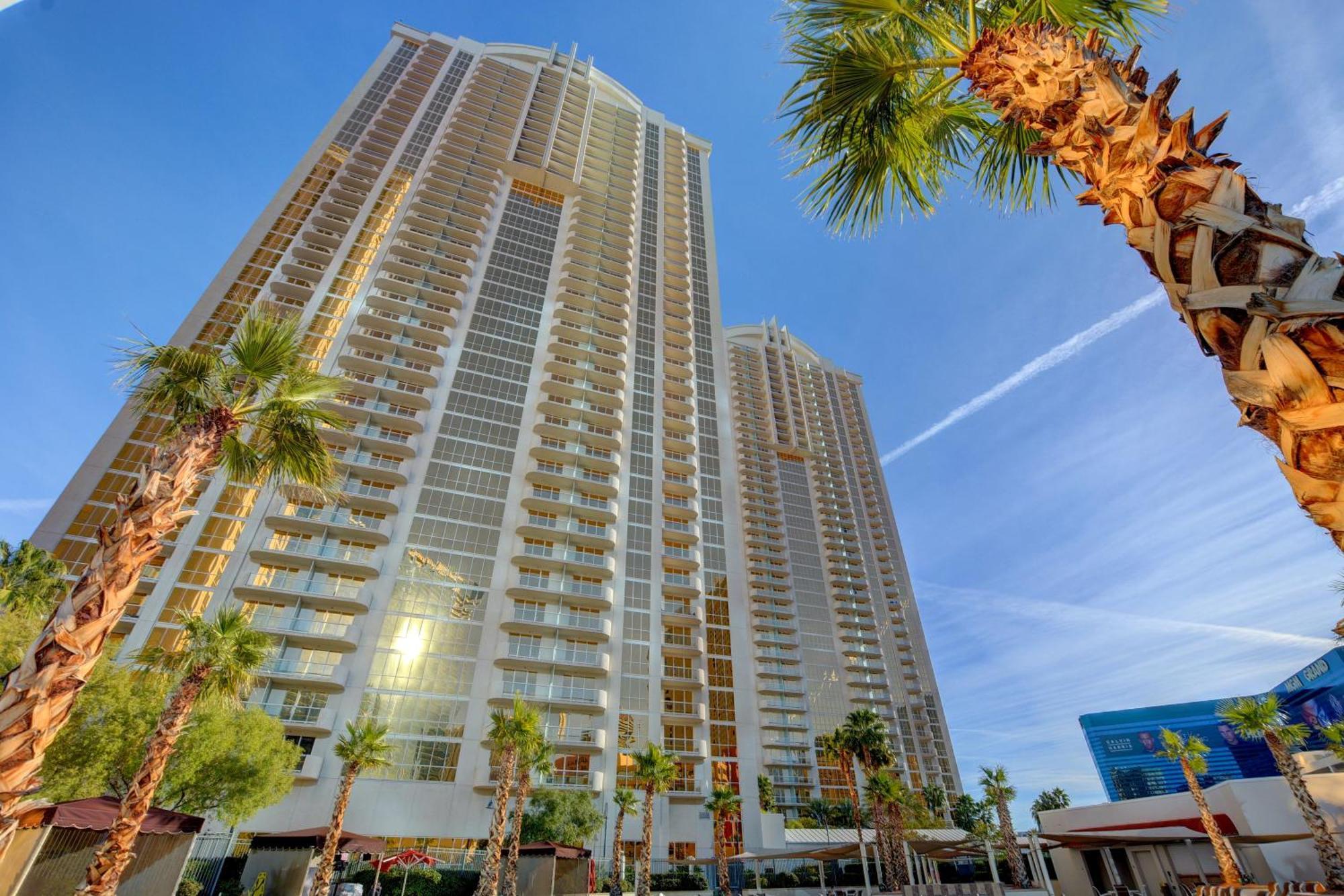 Solstice Studio At Mgm Signature Tower 3 Balcony Strip View F1 Track View Aparthotel