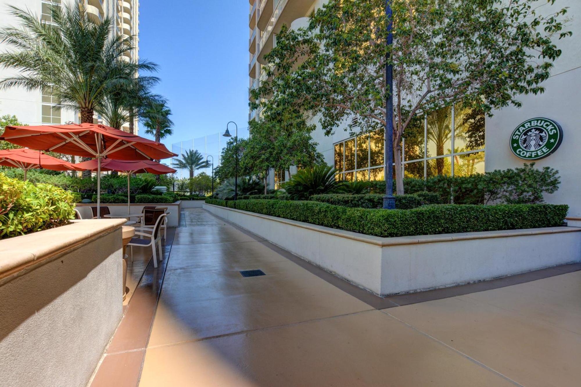 Solstice Studio At Mgm Signature Tower 3 Balcony Strip View F1 Track View Aparthotel *