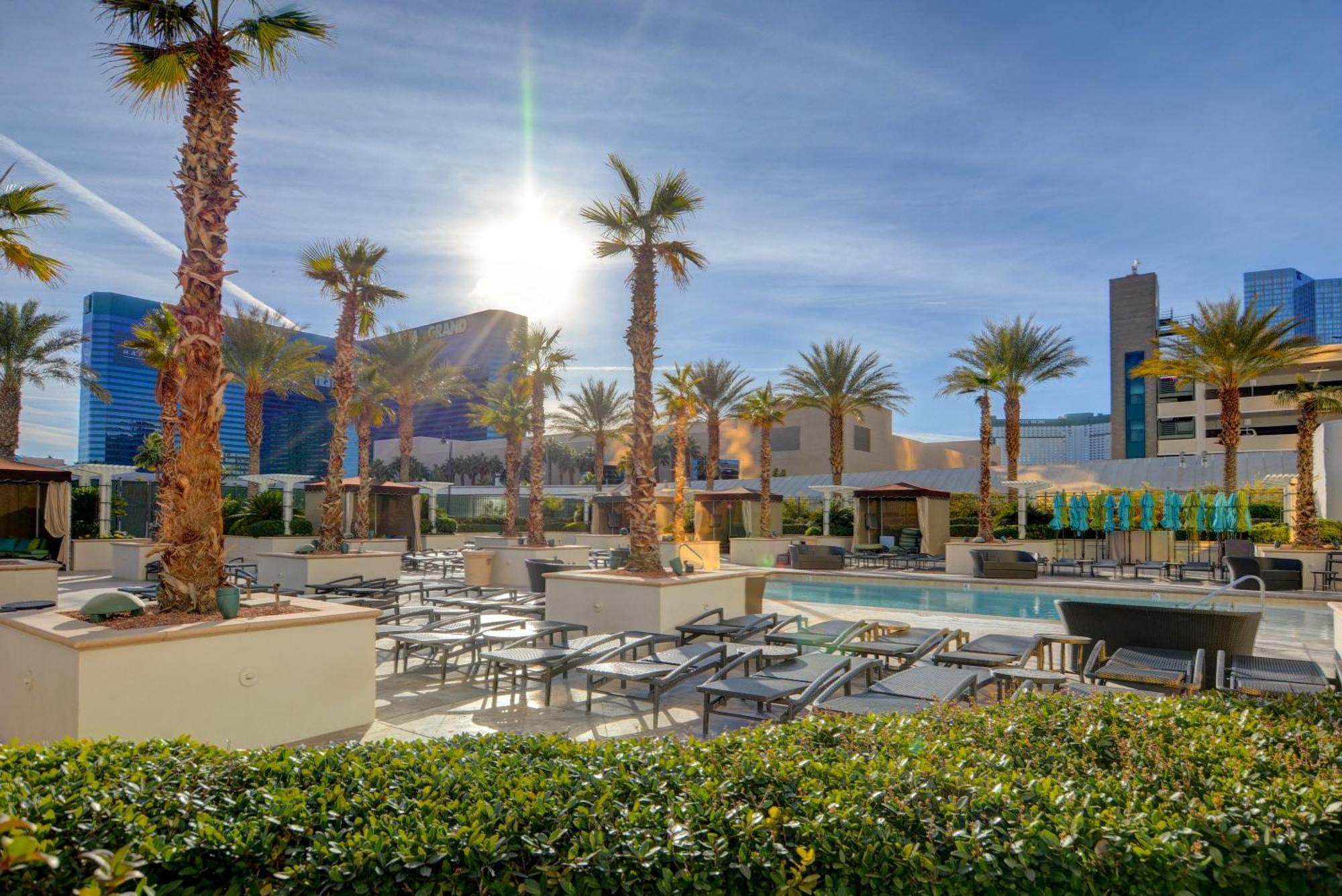 Aparthotel Solstice Studio At Mgm Signature Tower 3 Balcony Strip View F1 Track View Las Vegas